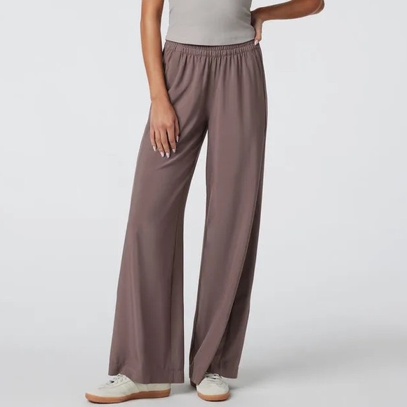 Like New: Vuori Villa Wideleg Pant Chocolate Medium Regular - Picture 10 of 10